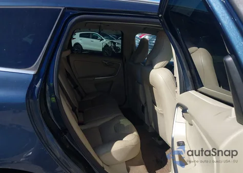 2011 Volvo Xc60 T6/T6 R-Design z USA, uszkodzony, nr VIN YV4902DZ2B2210566